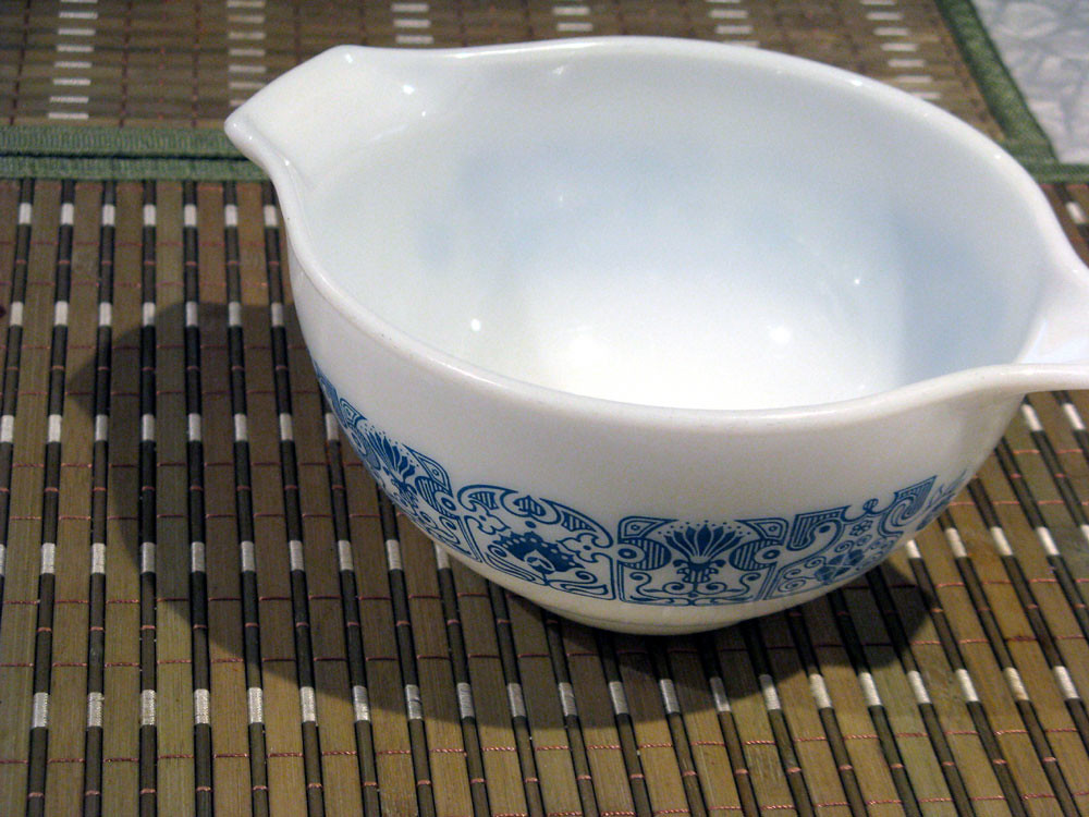 Vintage Pyrex horizon blue