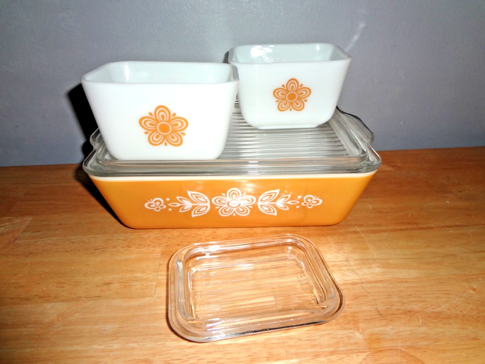 pyrex butterfly gold refrigerator dish