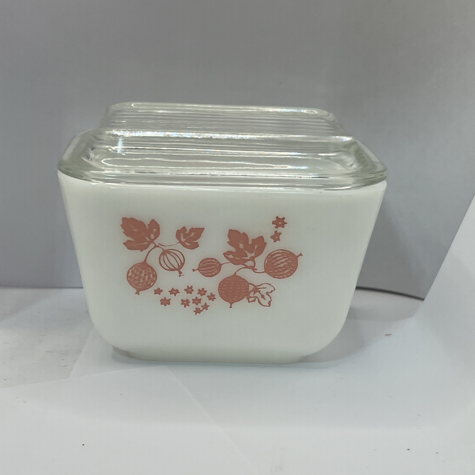 pyrex gooseberry refrigerator dish