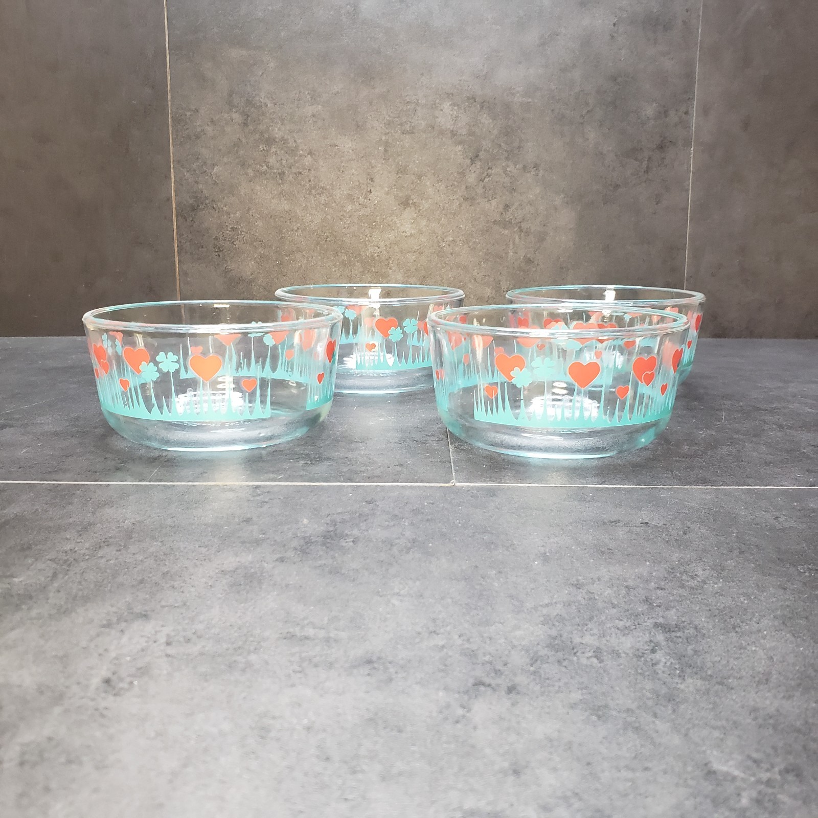 pyrex lucky in love 473