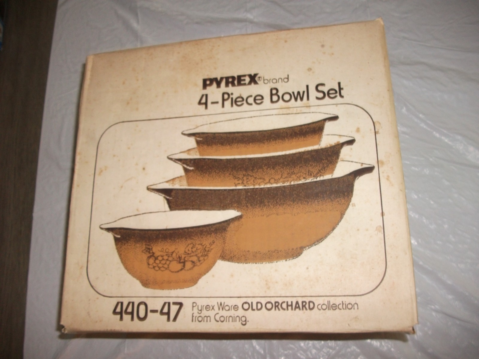 pyrex old orchard cinderella bowl set