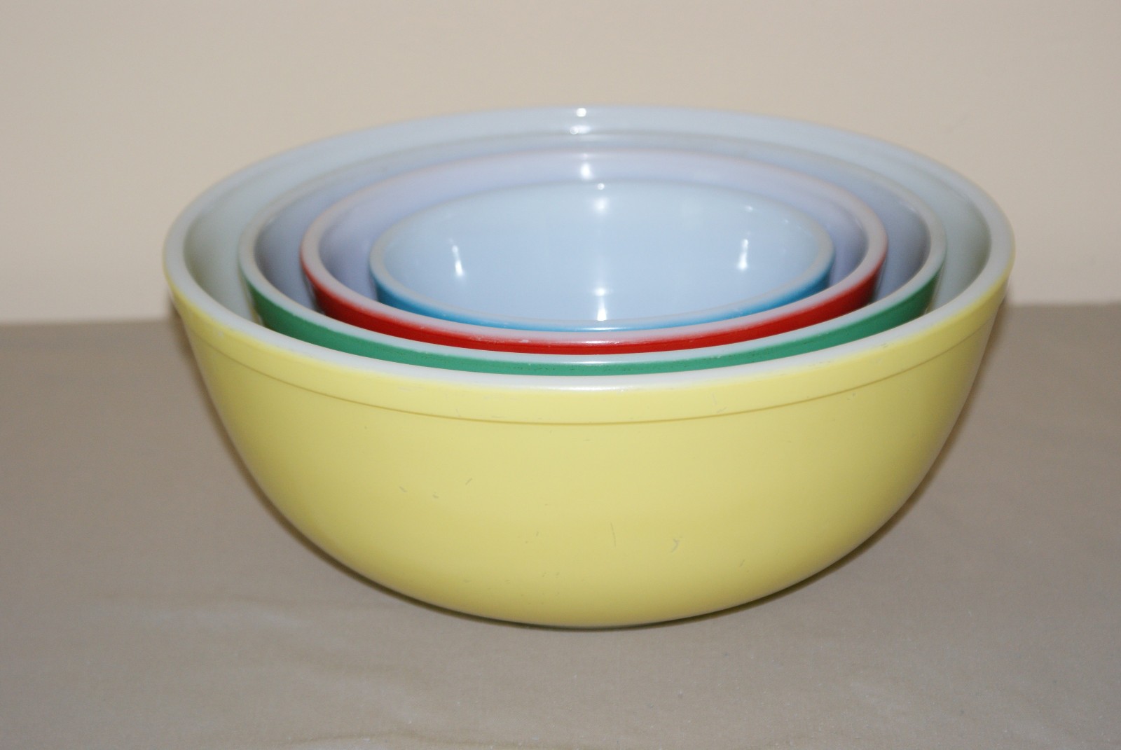 pyrex primary colors nesting bowl set