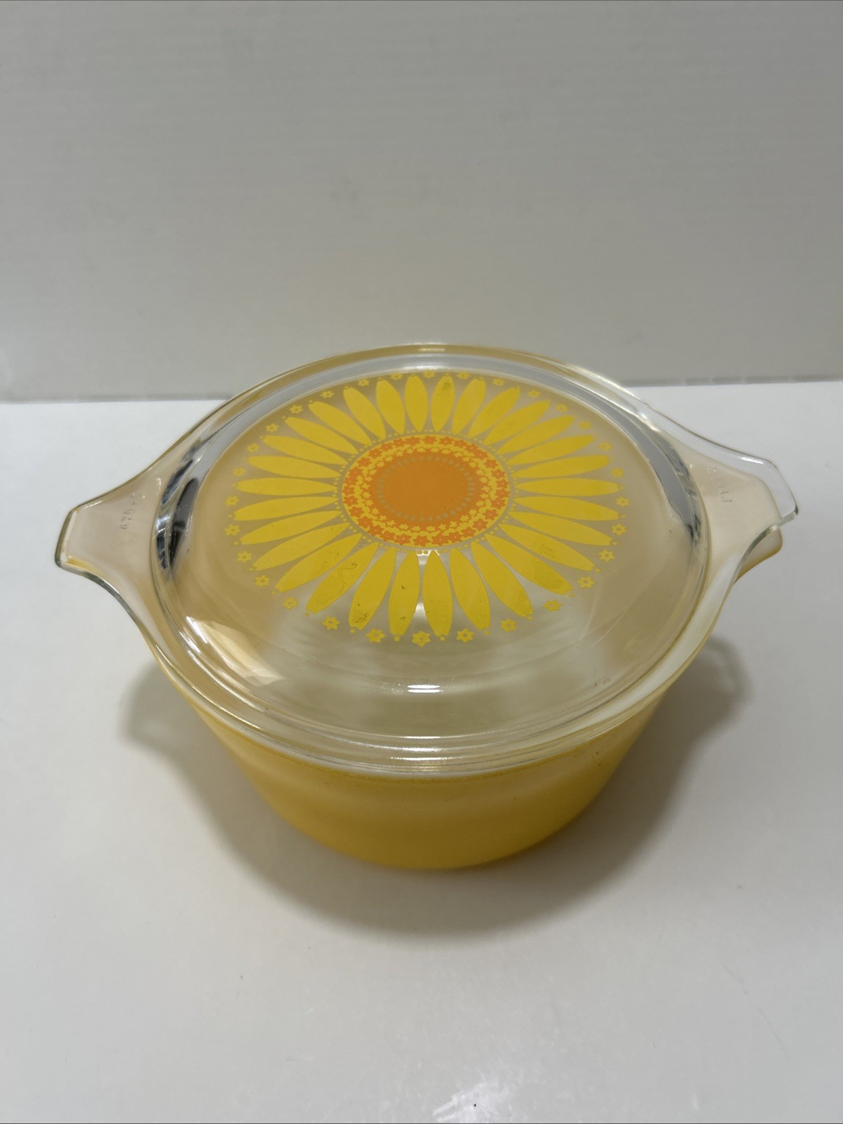 pyrex yellow daisy 473