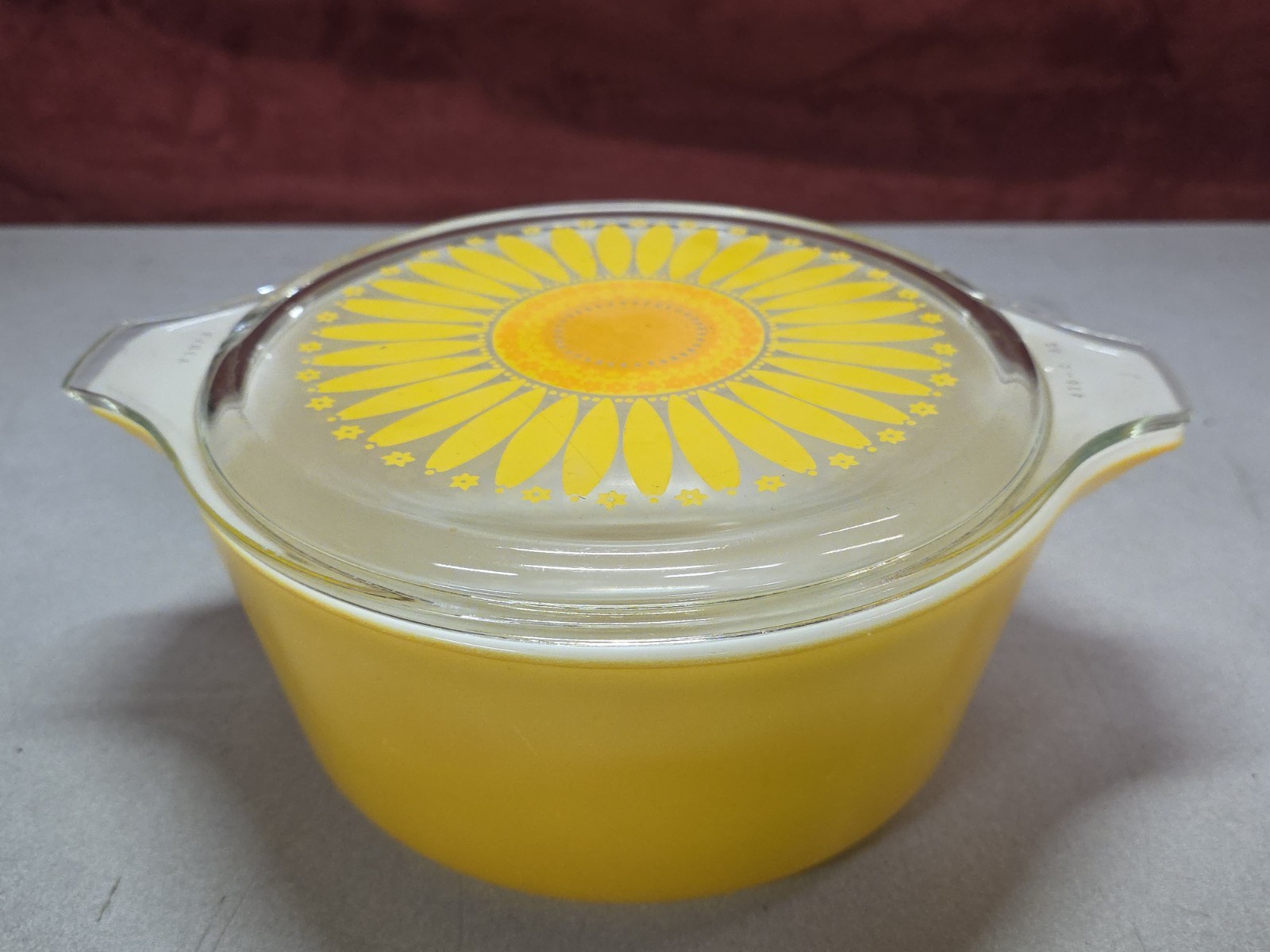 pyrex yellow daisy 475