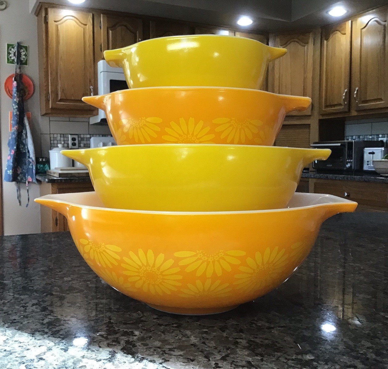 pyrex yellow daisy cinderella bowl set